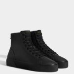 Zapatillas altas para hombre con brogueado